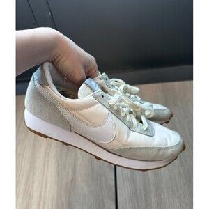 Women's Nike Daybreak Summit White/Pale Ivory Sneakers - Size 7